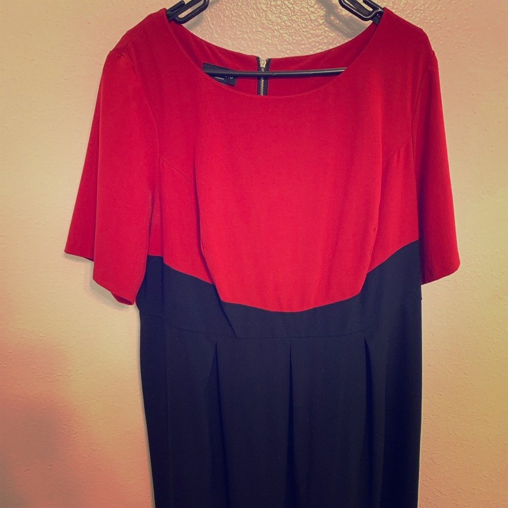 Red and black short sleeved dress